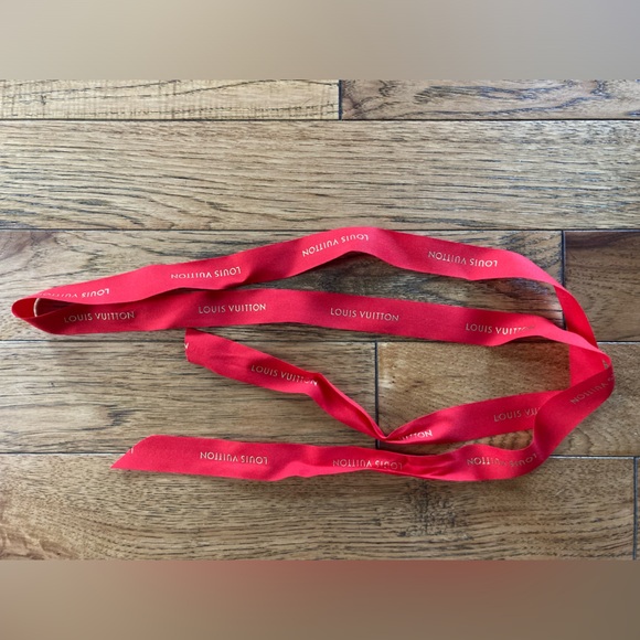 Louis Vuitton authentic red holiday gift wrap ribbon 5 feet long - Picture 3 of 7